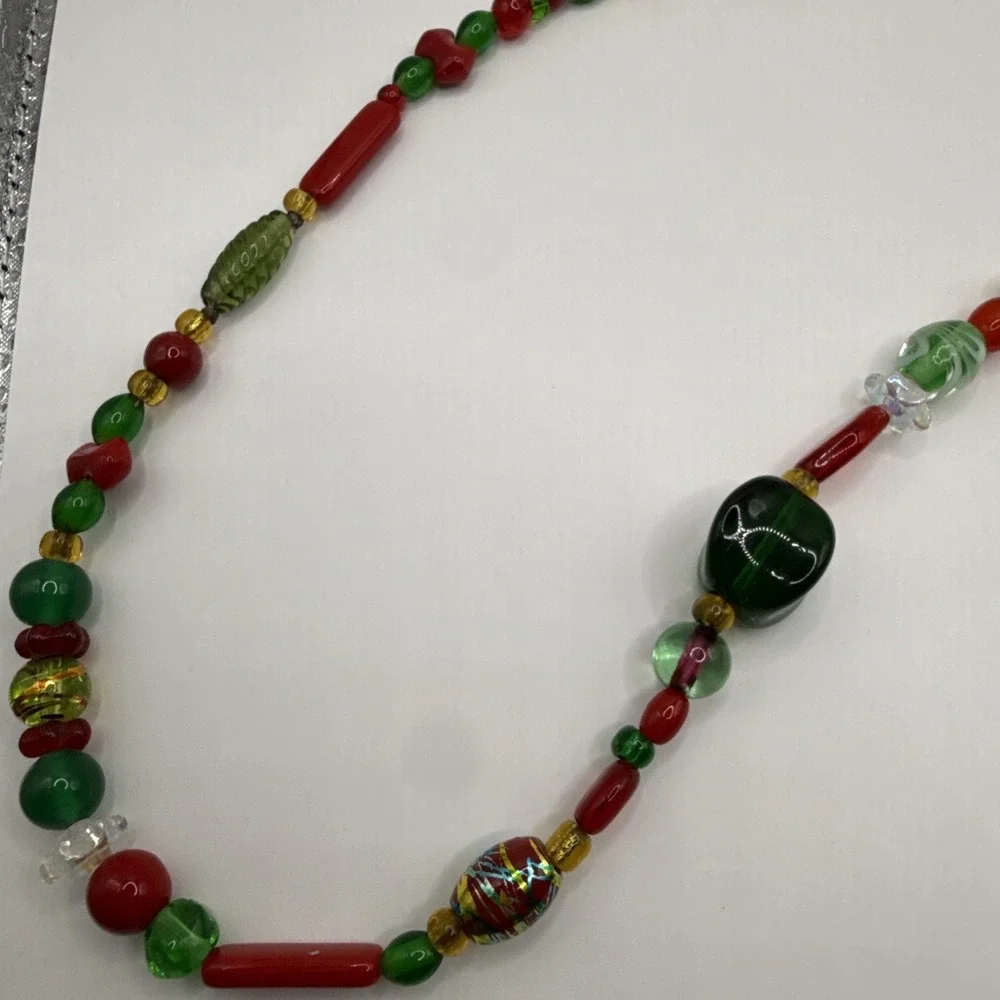 Vintage Necklace‎ Art Glass Red Green Beads Round & Figural Abstract Beaded 14in - Picture 15 of 16